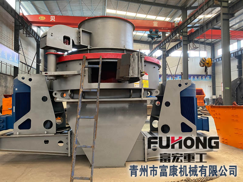 鵝卵石制砂機(jī)又稱沖擊式破碎機(jī)適用于軟或中硬和極硬物料的破碎、整形